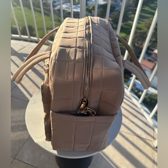 NWT Adrienne Vitadini Tan Quilted Nylon Duffle Bag for Travel - Picture 6 of 10